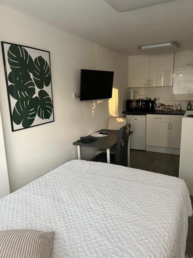 Studio In Private House Near Central Milton Keynes Apartment Luaran gambar